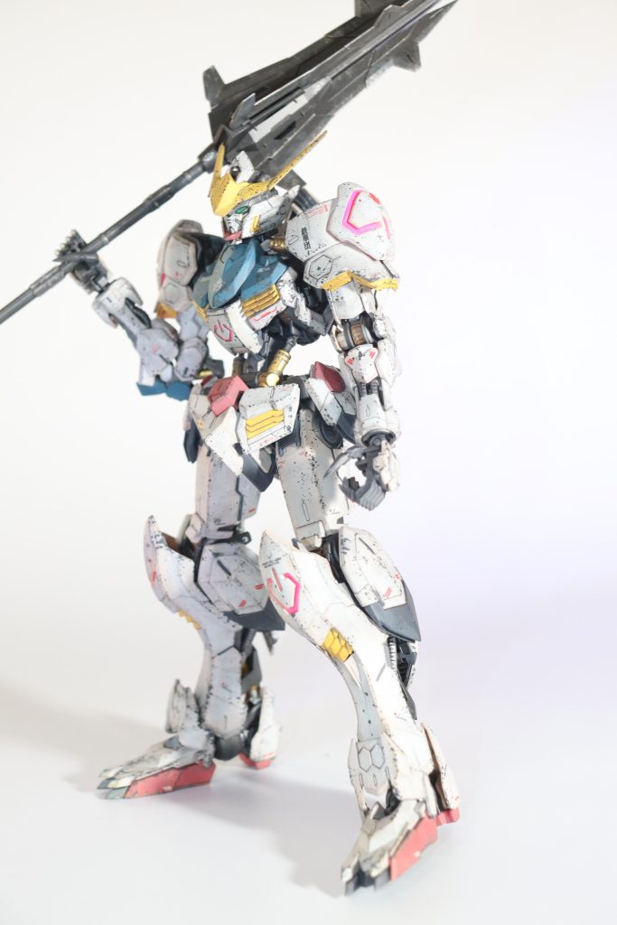 ウェザリングは濃いグレーでフィルタリングしエナメルのファントムグレーをスポンジにつけてちょんちょんしました。ウェザリングの後はミスターホビーのスムースクリアを吹きました。