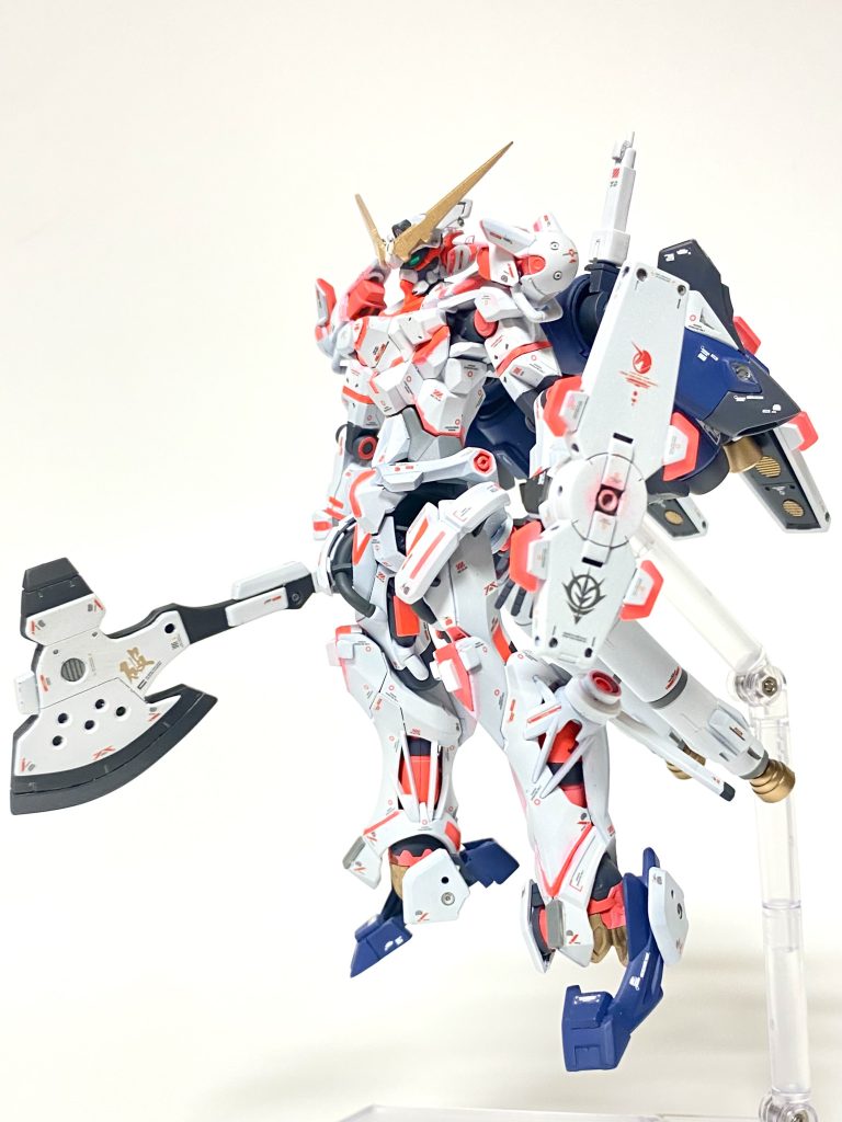 g MS-ΩRX-0 ジーコォーン ジークアクスの次世代機 Ωサイコフレームを搭載し、パイロット次第ではMSとしてもサイコミュシステムとしても異次元の性能を発揮する。