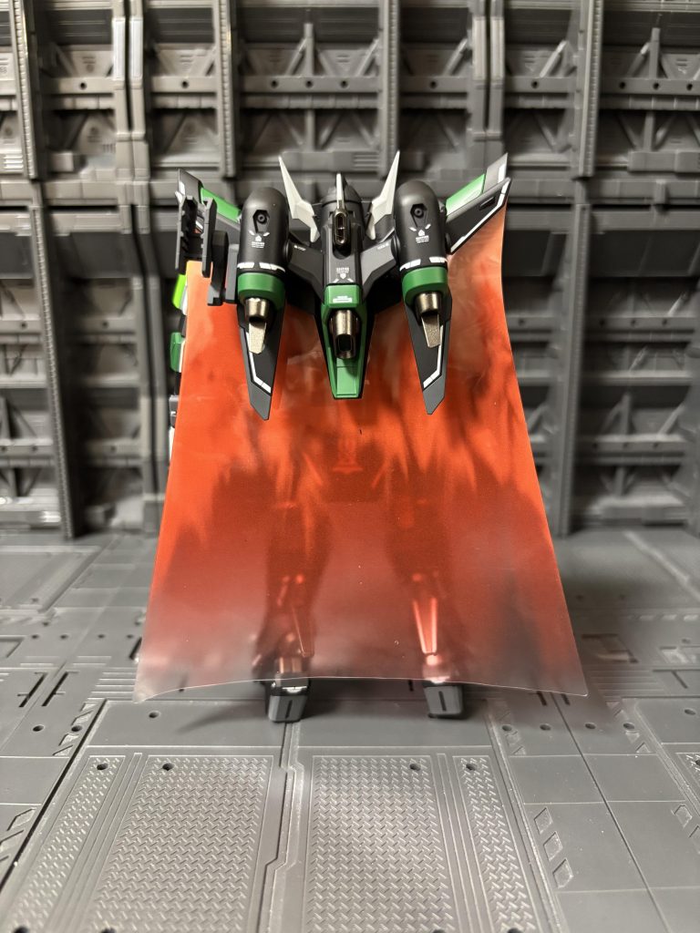 背後はバックパックの翼もしっかり塗り分けました。