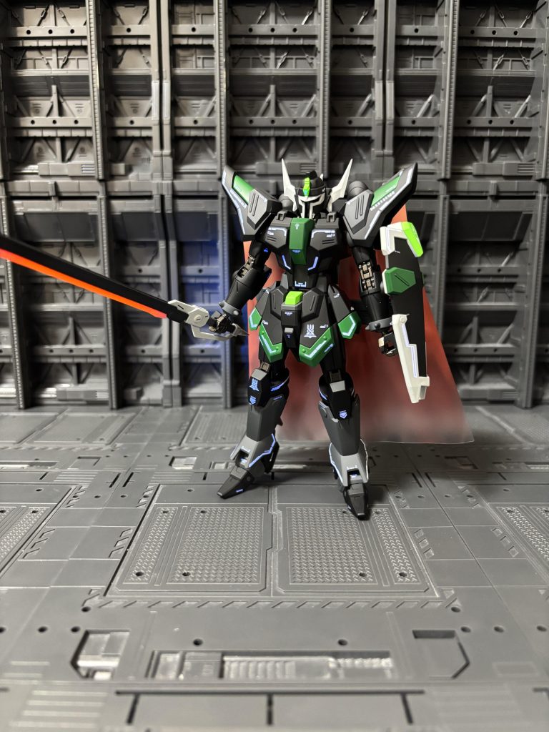 サーベルは蛍光塗料で光ります。いつものモノアイビコーンはありませんwシールで妥協したのでw