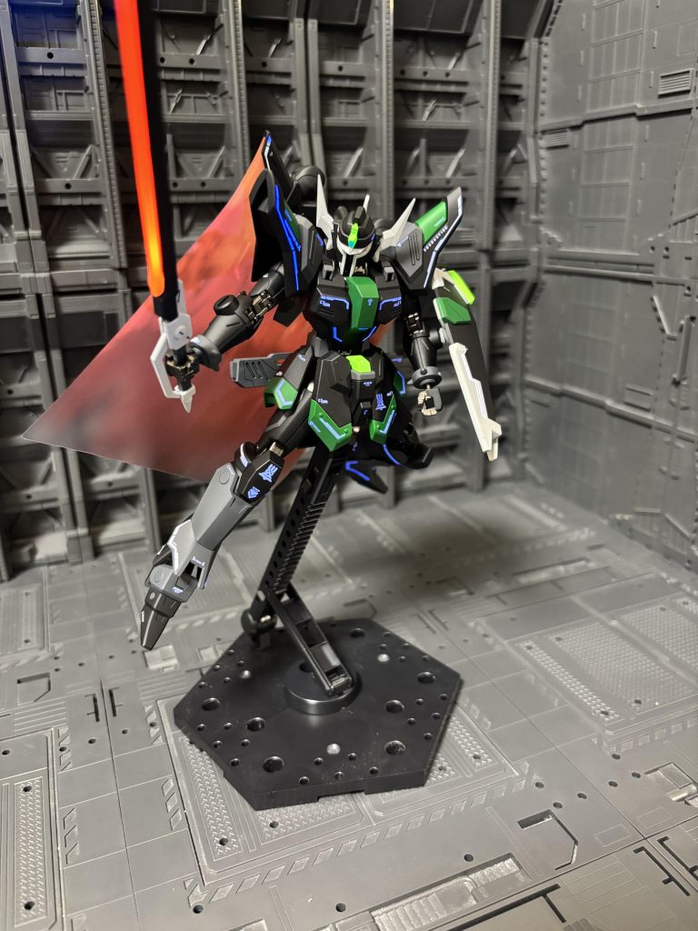 ブラックライトで光らせるとそれっぽくなりますねw