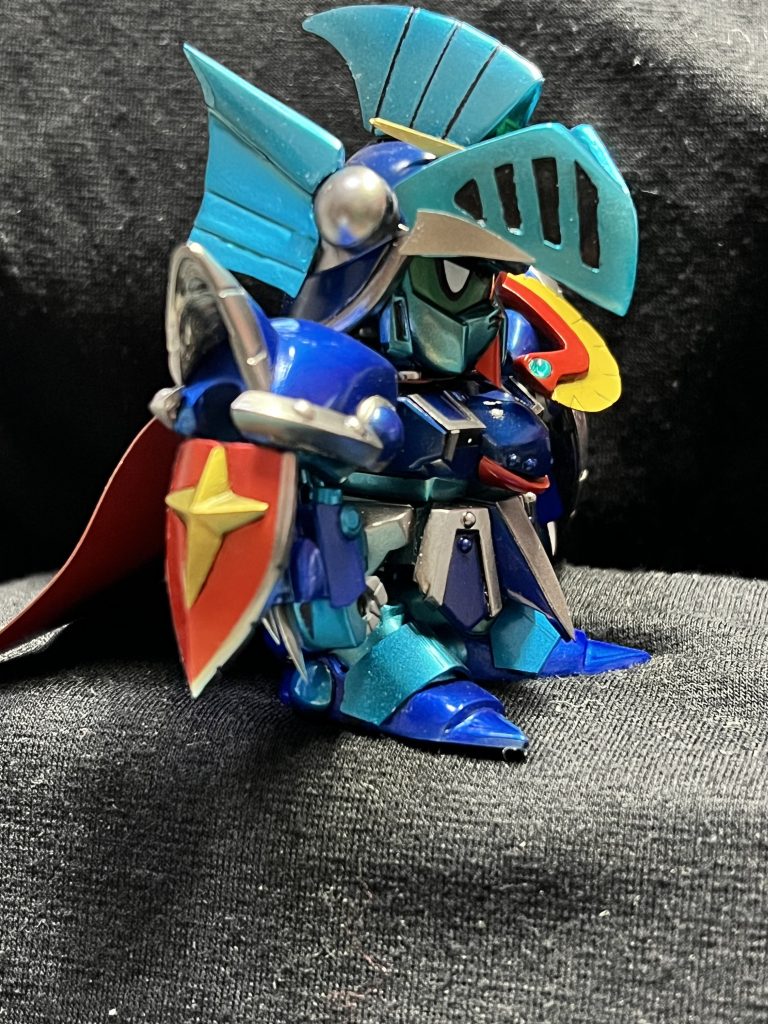 横元祖SDのナイトアレックスは値段が高額だった為か、兄が戸棚の高い所に隠していたので私は遊べませんでした。なので余計に思い入れが強くなってしまったのでしょうね😅