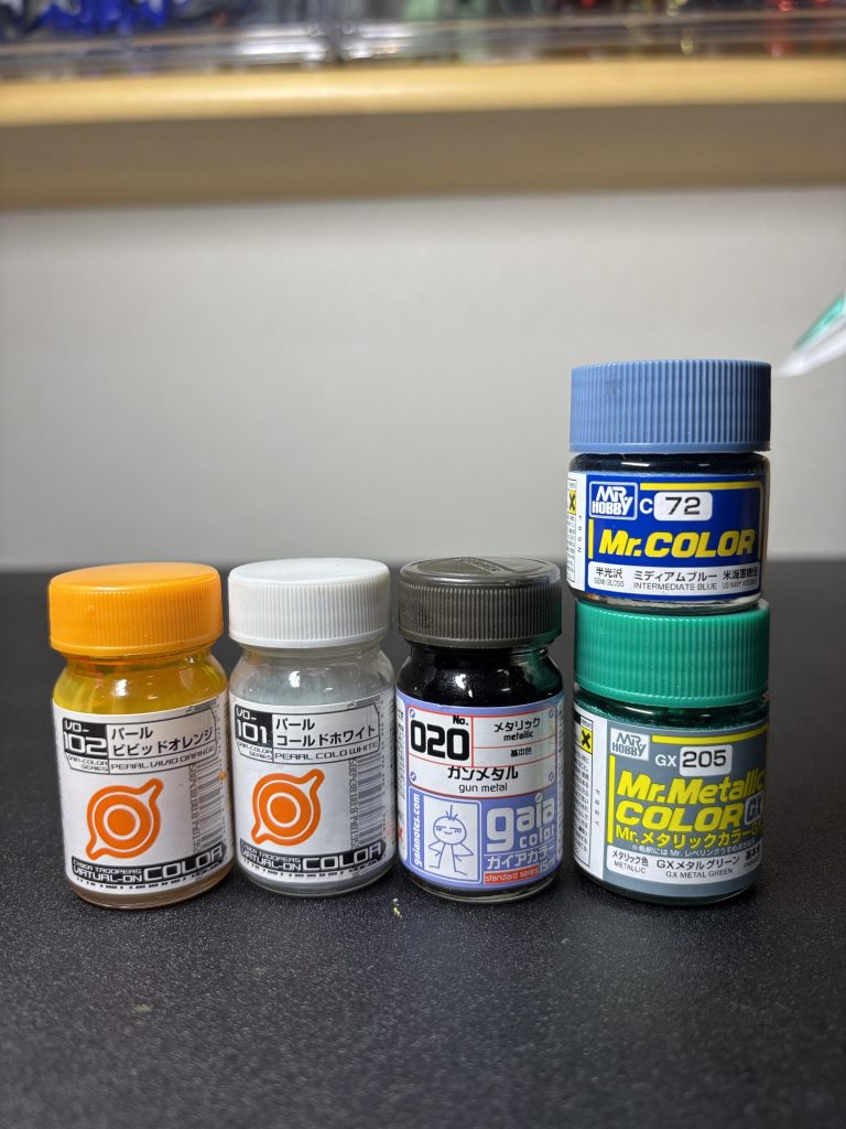 外装：白サフ→パールビビットオレンジ、パールコールドホワイトフレーム、武器：直塗り