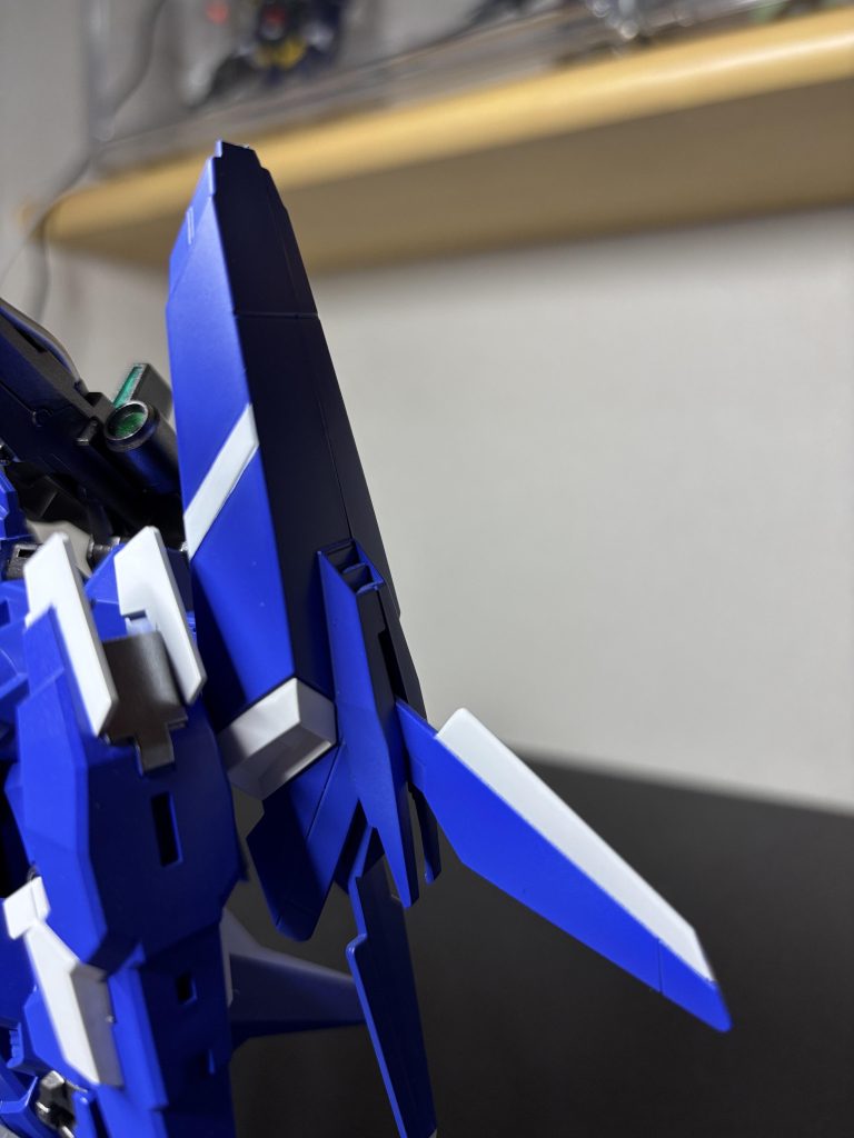 マスキングして白塗装した部分です。