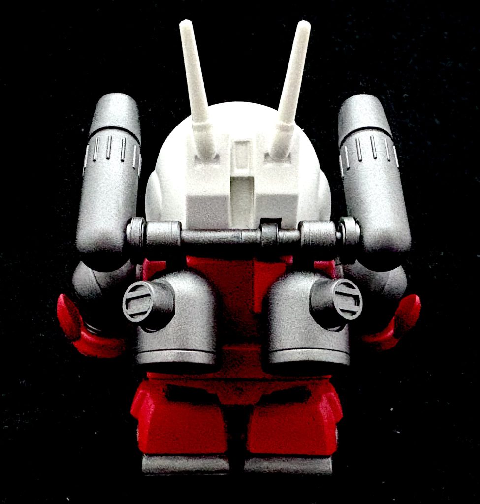 頭部アンテナだけは、軟質パーツなため塗装出来ず。