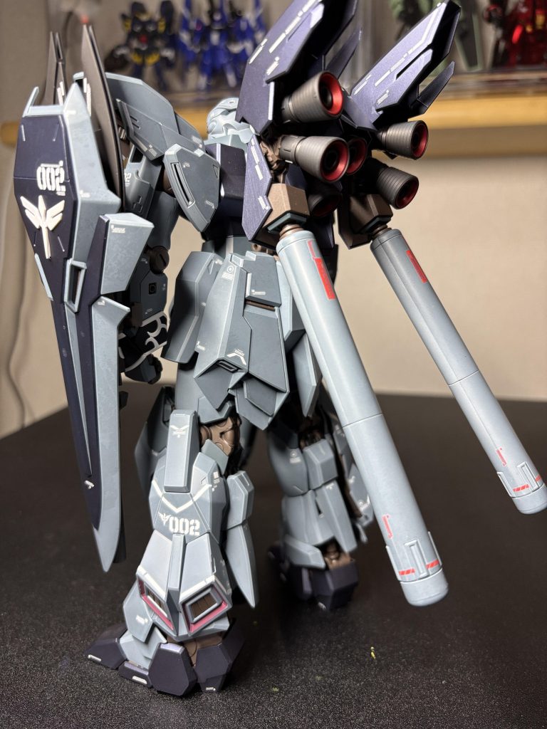 バーニアの赤はメタリッくレッドです。