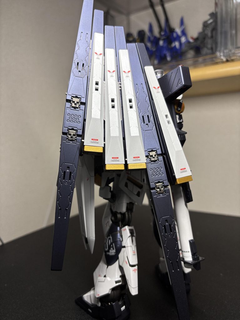 ファンネルも素立ちで飾る分にはポロリはしません