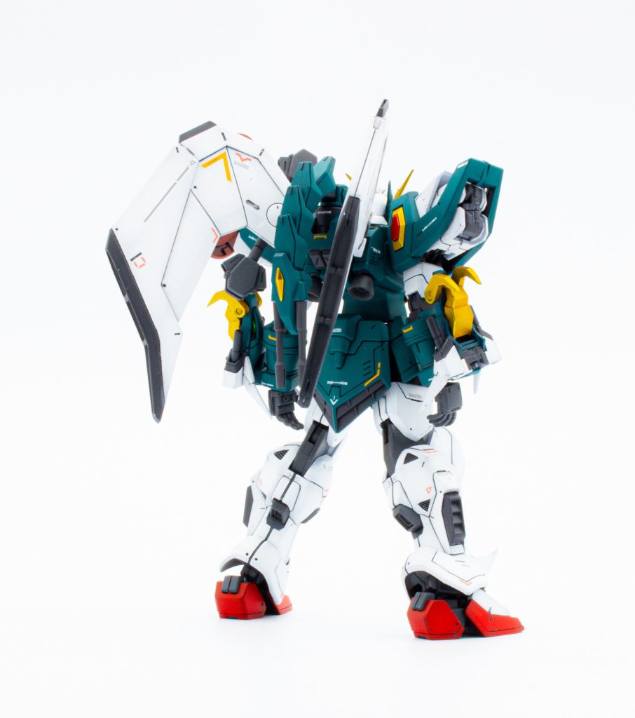 ウイング部やビームキャノンは大きく立体化されています背面もしっかりボリューム感があって良いですね！