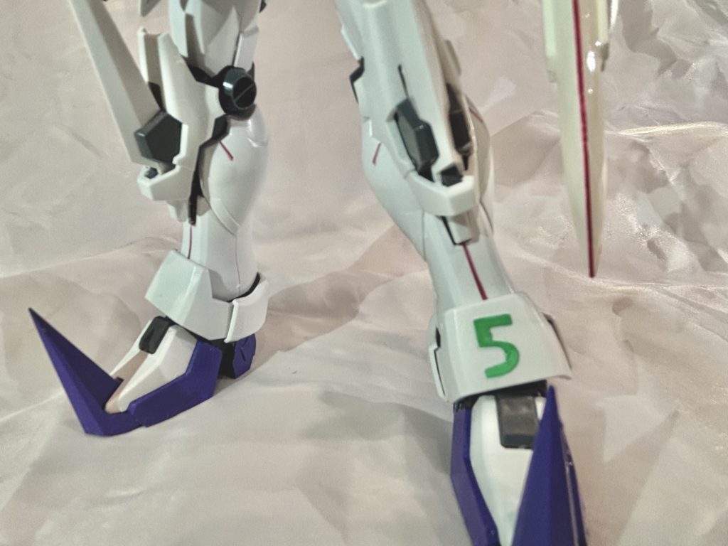 「5」の緑のデカールがどうしても手に入らなかったので、プラ板で自作する羽目に・・・