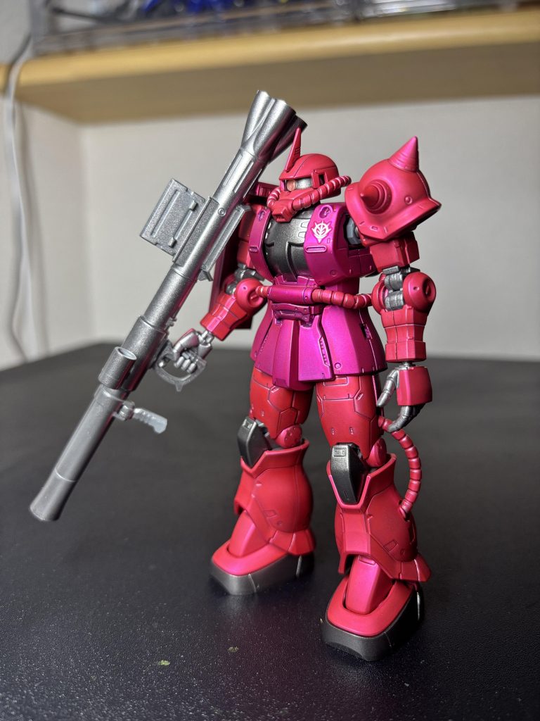 色の素を使って、マットキャンディーにしました。水性ホビーカラー赤：シルバー→色の素マゼンダ、ピンク：シルバー→色の素マゼンダ＋クリアー、黒：黒鉄色、武器、関節：焼鉄色