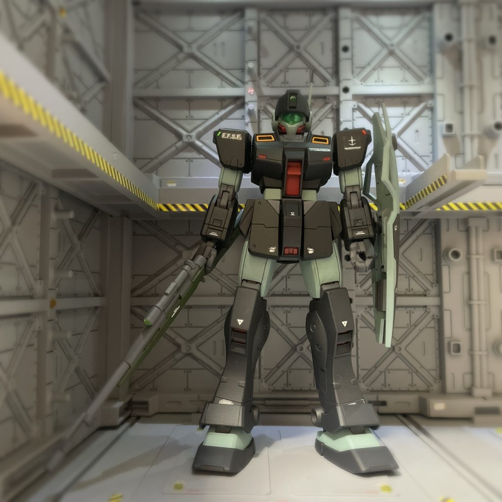 使用カラーブラック:ニュートラルグレーⅤ ガイアノーツグレー:RLM78 ライトブルー クレオス関節部等:メカサフ ヘヴィ ガイアノーツライフル部グリーン:濃緑色(中島系) クレオスイエロー:橙黄色 ガイアノーツレッド:ハーマンレッド クレオス