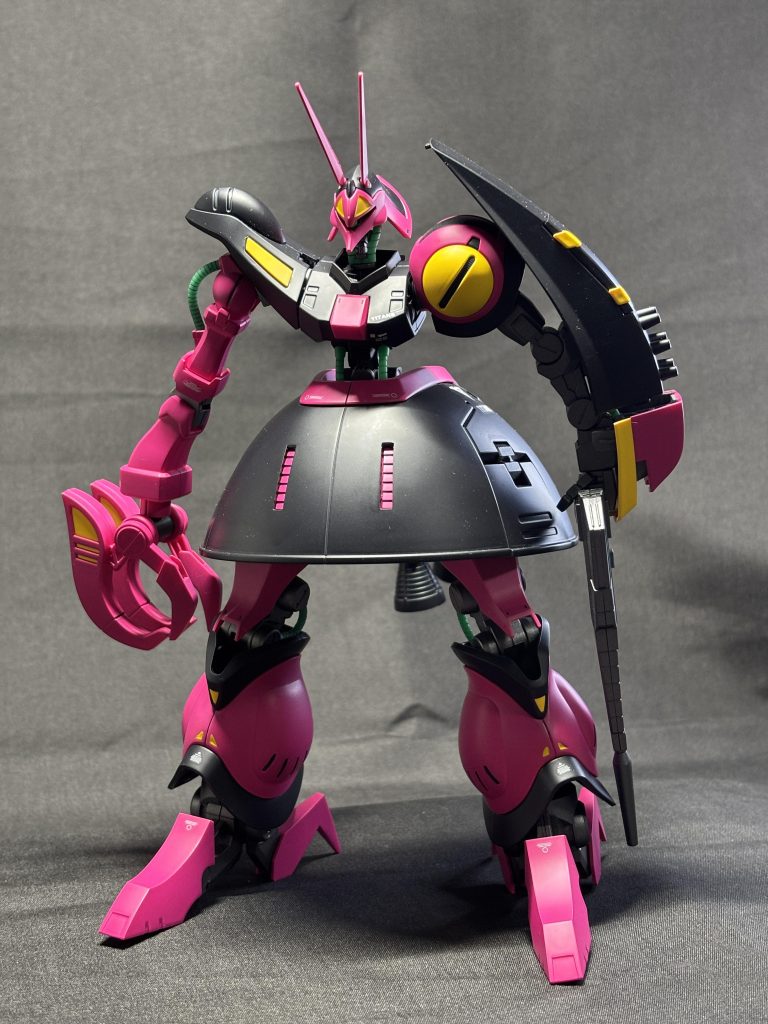 HGとは思えない迫力があり、かっこいいですプラモとは関係ないですがスマホで撮る場合、倍率を上げて離れて撮った方が現物に近くなった様な気がします。