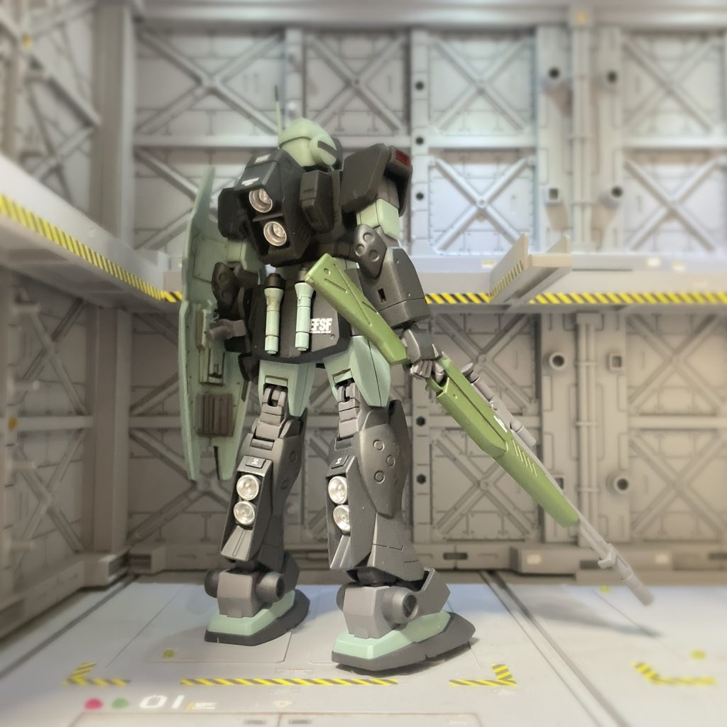 バックショットスラスターの数と大きさが素ジムとは別モノだと主張している様に感じます👍