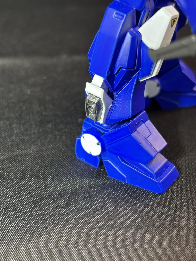 定番ですが付属シールでマスキングしました