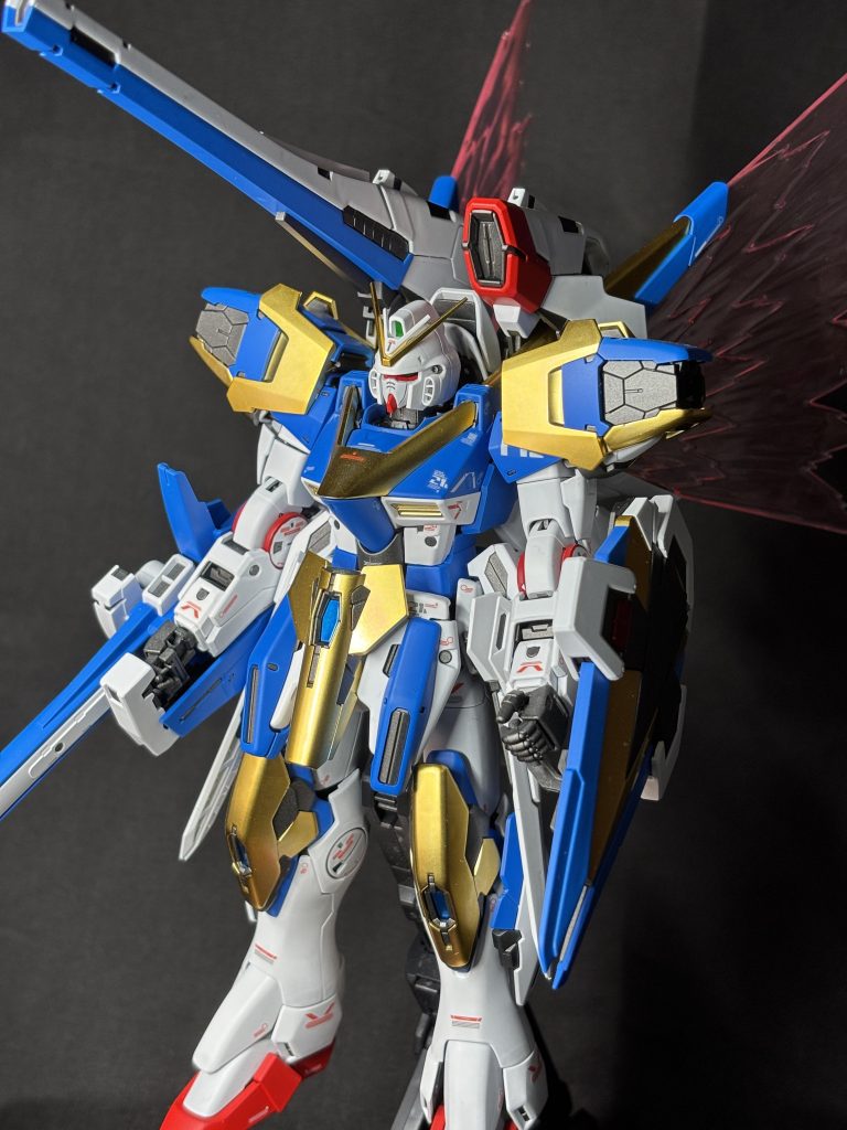 光の翼をつけると流石に自立しませんが台座がついてます