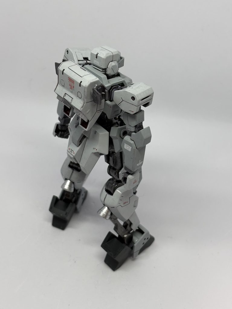 それにしても形部先生デザインのMSはスタイルが最高だぜ…