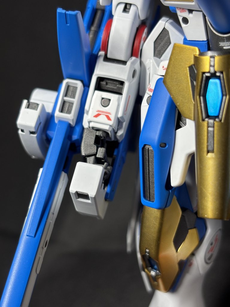 今までABSでも気にしないでラッカー系を使ってきましたが、今回はかなり大雑把に吹いてしまったせいか、何箇所か砕けてしましました