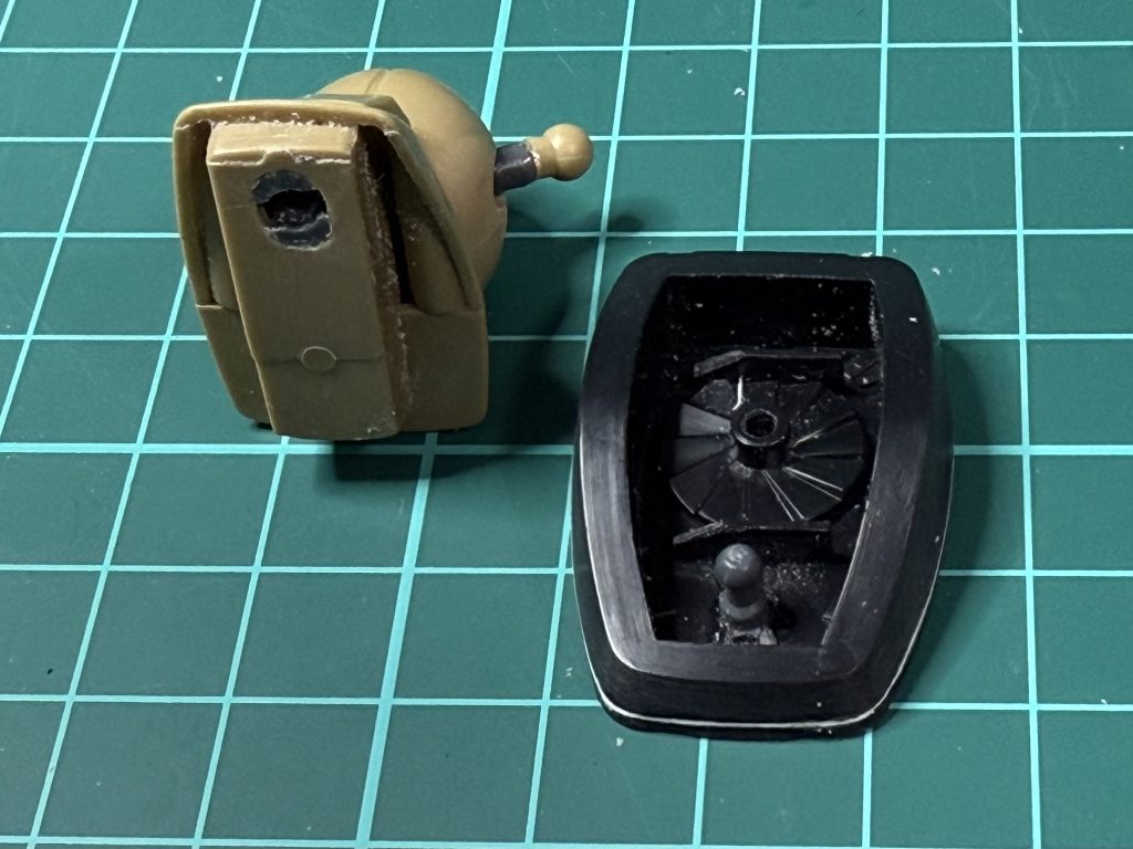 足裏の可動化と股関節のダブルボールジョイント化にはボールデンを使ってます。