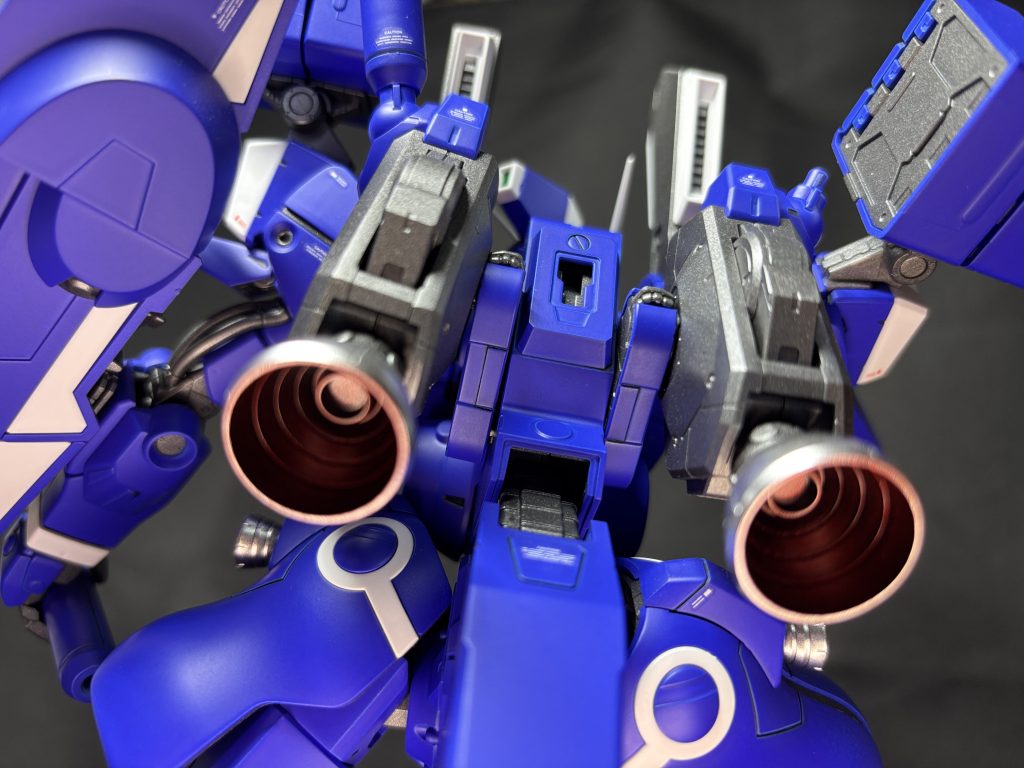 今回はバーニアもフレーム色とは見ました。写真が下手で同じ色に見えますが‥