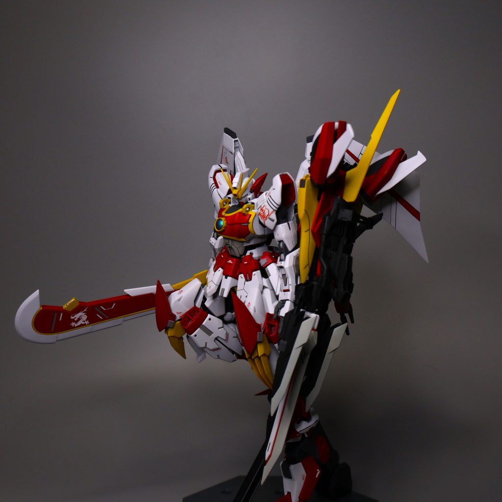 ドラゴンハング()の先端にブレードを装備することができるので超大型ブレードにもなります