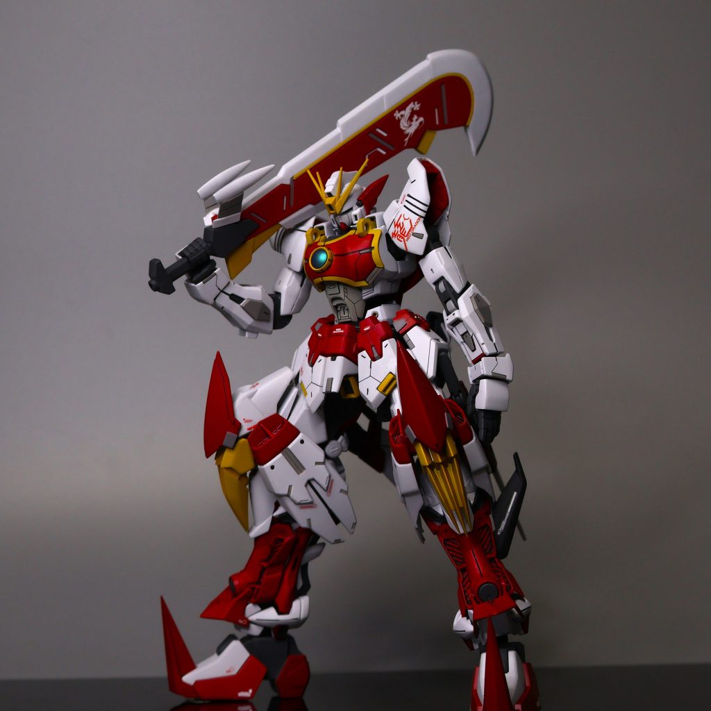 ところでプレバンのタウヤー、個人的にめちゃくちゃ好きなんですよね。斬るというよりも重量に任せて叩き潰すような大型の刀身にロマンを感じざるを得ない。そして絶対に取り回し悪いと思うんです。でも大剣が格好いいからOKです