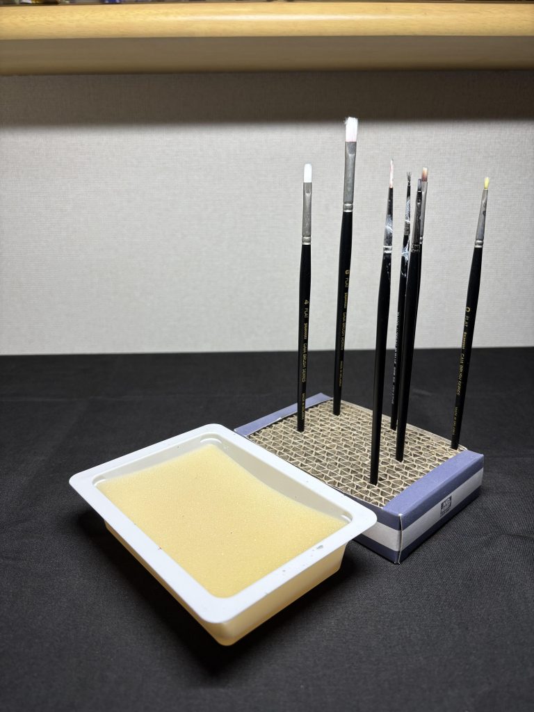 ちなみ私はウォーターパレットというもので、希釈ぜずに塗っていました。今となってはデーカル用に使っています