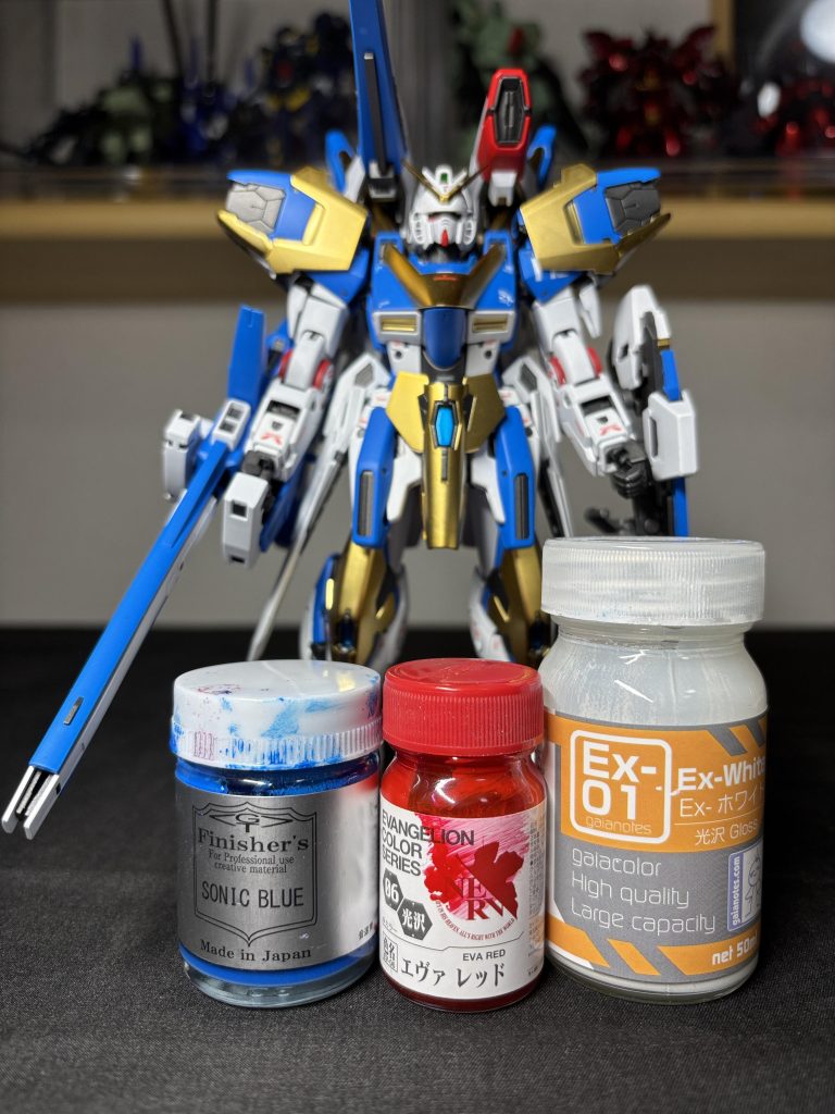 外装：(白)グレサフ→EXホワイト、(青)青サフ→ソニックブルー＋EXホワイト、(赤)ピンクサフ→エヴァレッド武器、フレーム：ガンメタサフ＋黒サフ