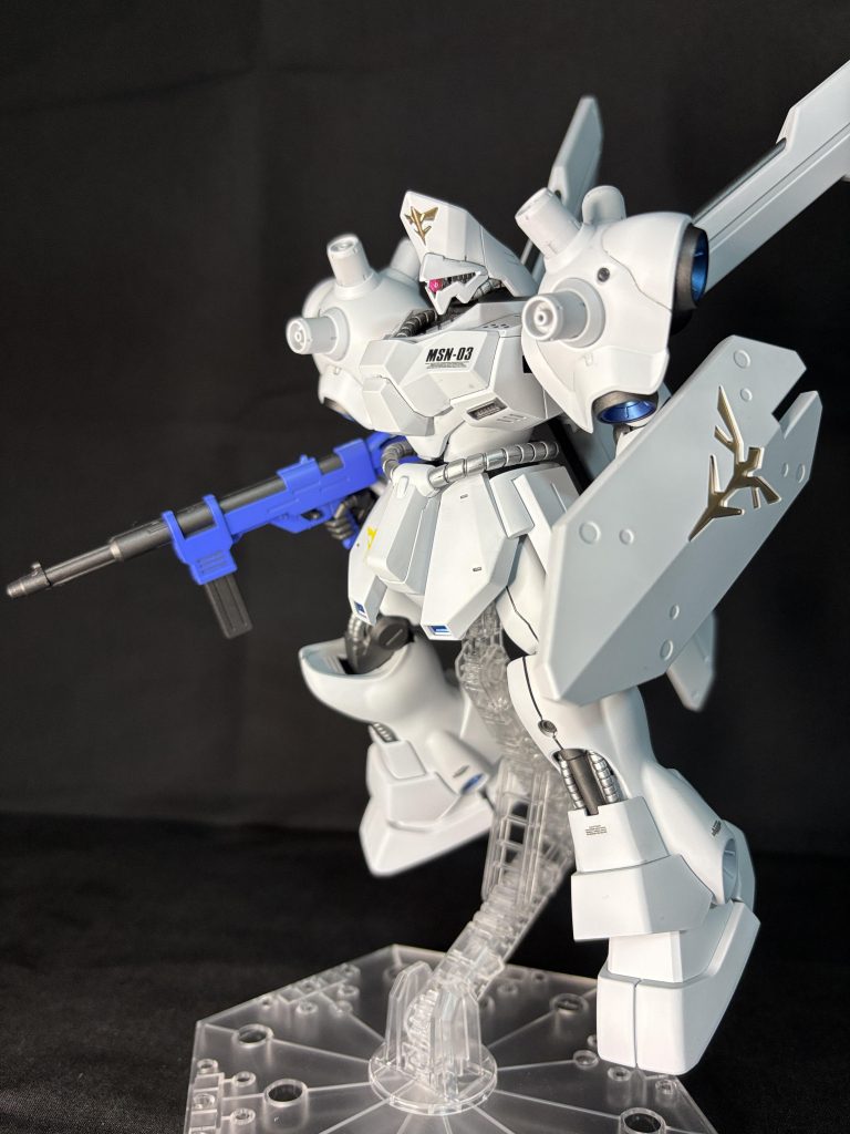 パケ写風、銀英伝のブリュンヒルトホワイトという色を使いたかったので、差し色も青系にしました。設定はグレー寄りの白ですがかなり気に入った配色になりました。