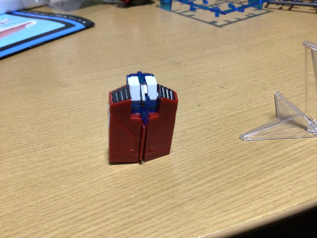 最後は後ろ側後17日間暖かく見守って頂ければありがたいです。次は胴体を作ります。ちなみに今はラジオ聴きながらこれを作っていますFM802です。聞いている人いるのかなぁ…