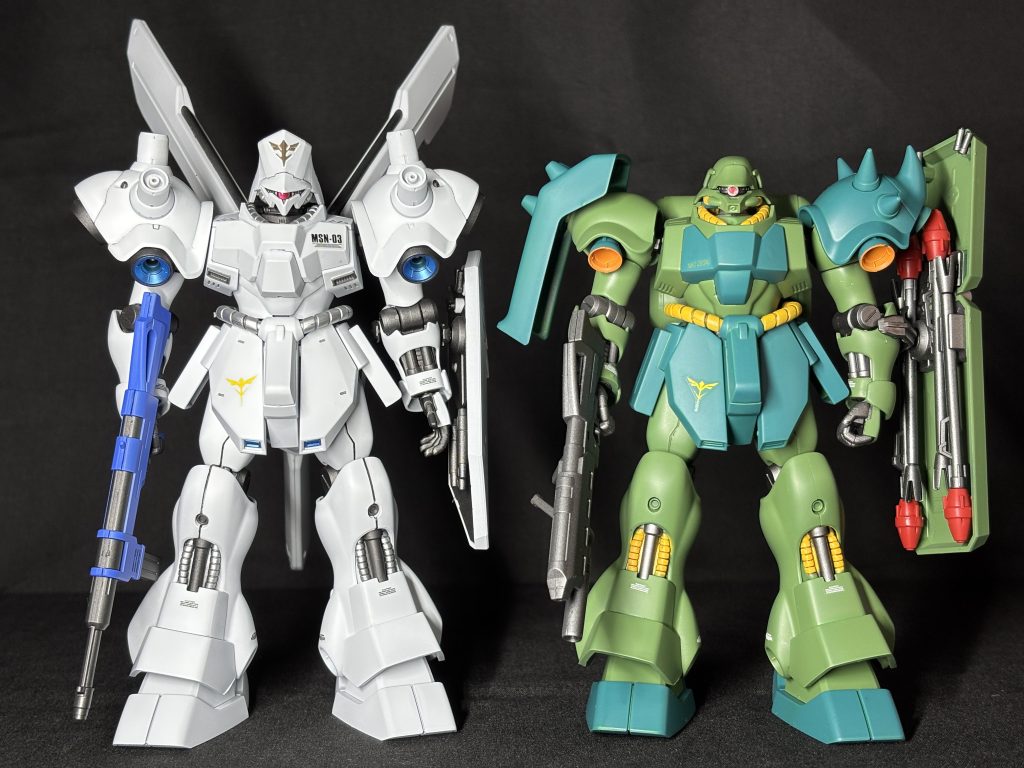 サイコドーガとの比較です。同時進行して、サイコドーガはダンモ、ギラドーガは合わせ目けしをトライしてみました。私にはダンモの方が向いていますね。