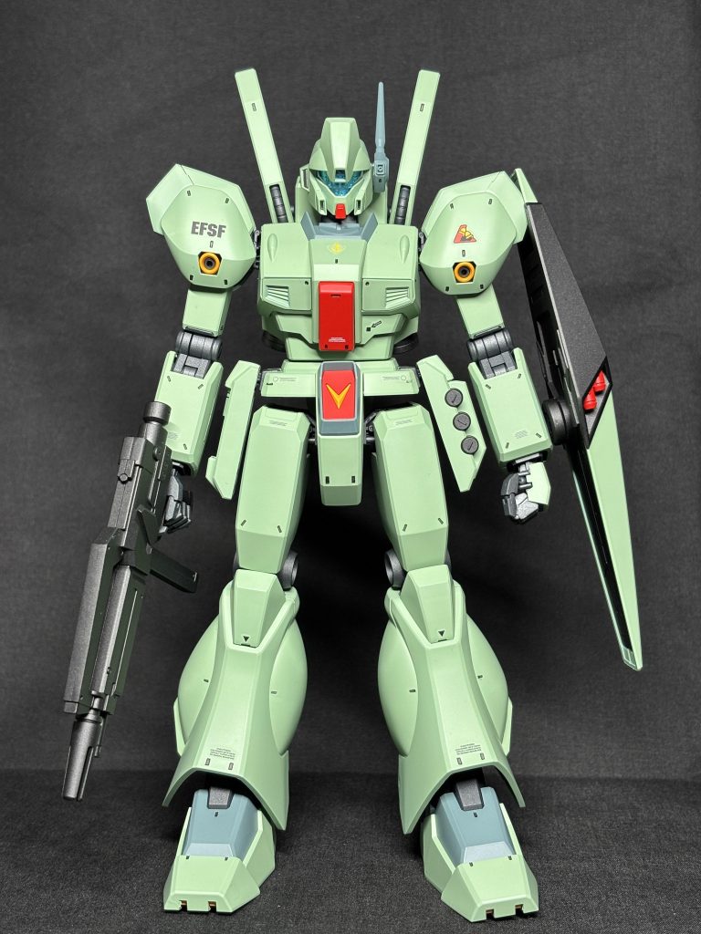 MGは正面から撮ると間延びするのですが細身のせいかなかなかいいですね