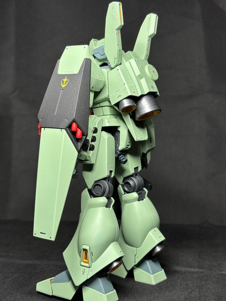 関節はもう少しネイビーにしたかったのですがほとんどグレーです。しかも、しっぽをつけっぱなし