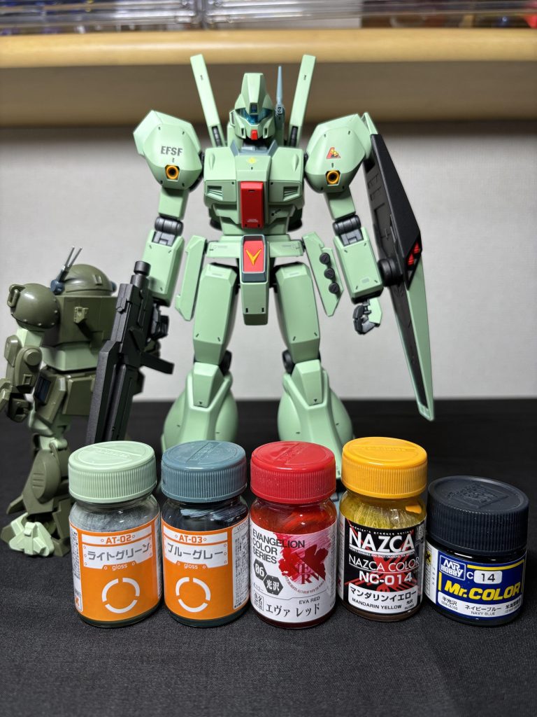 本当は左のやつ用に買ったものですが、アクリジョンで塗ったので色が落とせず、ジェガンに使いました。外装:(緑)グレサフ→ライトグリーン、(濃い緑)グレサフ→ブルーグレー、(黄)ピンクサフ→マンダリンイエロー、(赤)ピンクサフ→エヴァレッドフレーム:ガンメタサフ+ネイビーブルー武器:ガンメタサフ+黒サフ