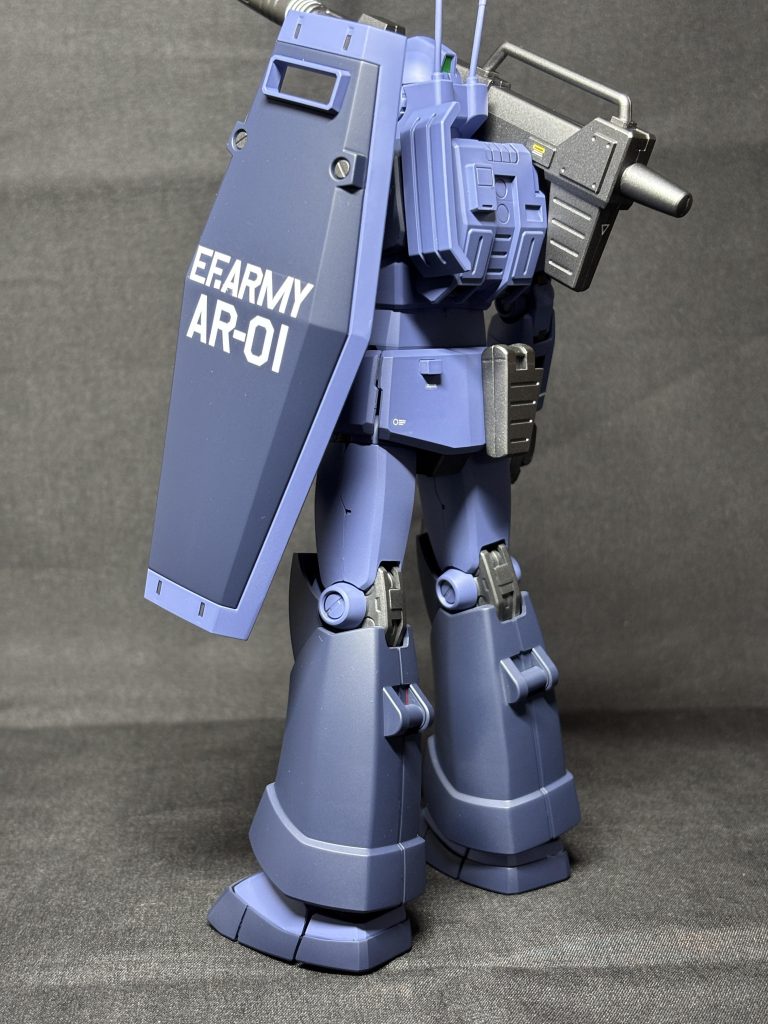 盾は十字跡を消して、アルファベットデカールを一枚一枚貼りました。今回のお気に入りポイントです。