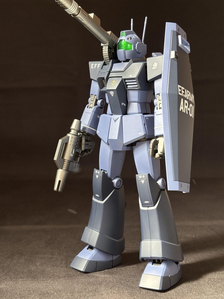 昼間なので太陽光で撮ってみました。MGのジム系は初めて作りましたが無駄のないデザインでいいですね。