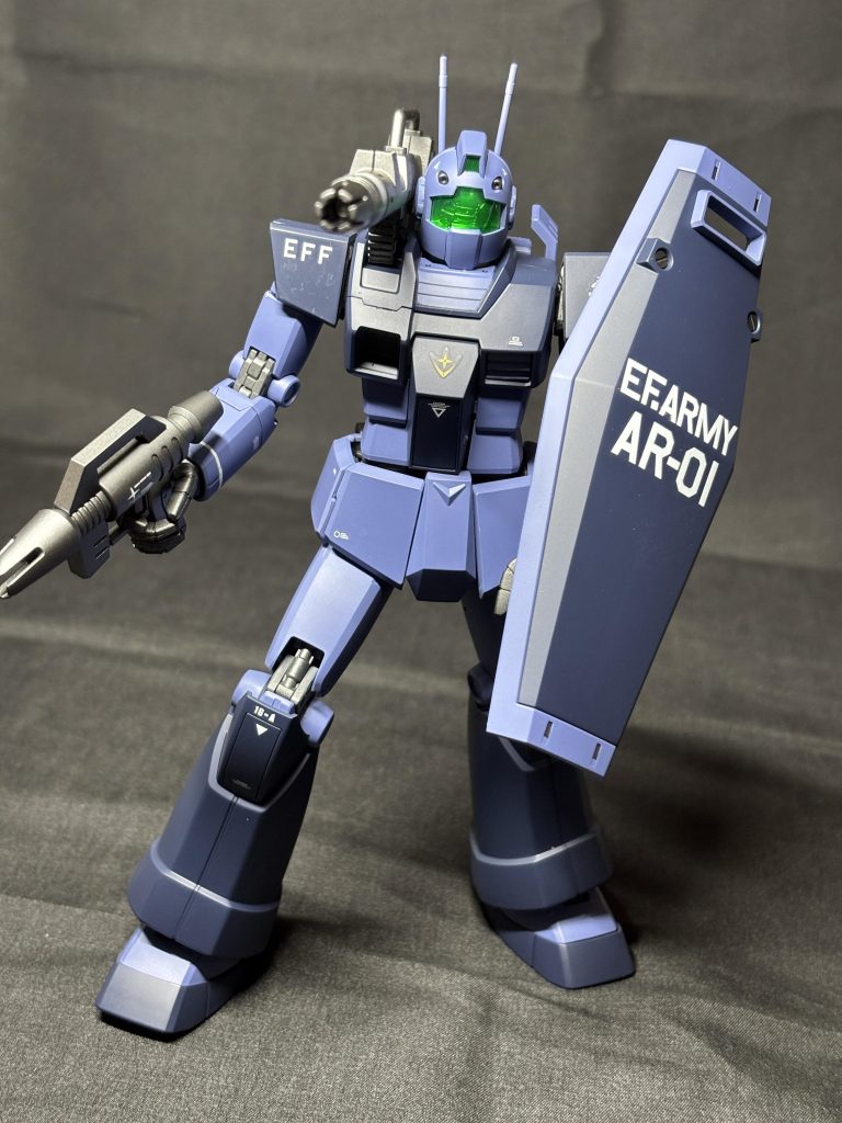 デカールは色々組み合わせたので、フォントは本家とは結構違います左肩もHG用なのでこじんまりしてます。