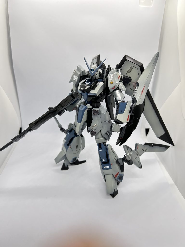 芯はゼータでありつつコズミック・イラの雰囲気を纏わせるため、胸の色分けとか胸中央を嵩上げしたりしてます。