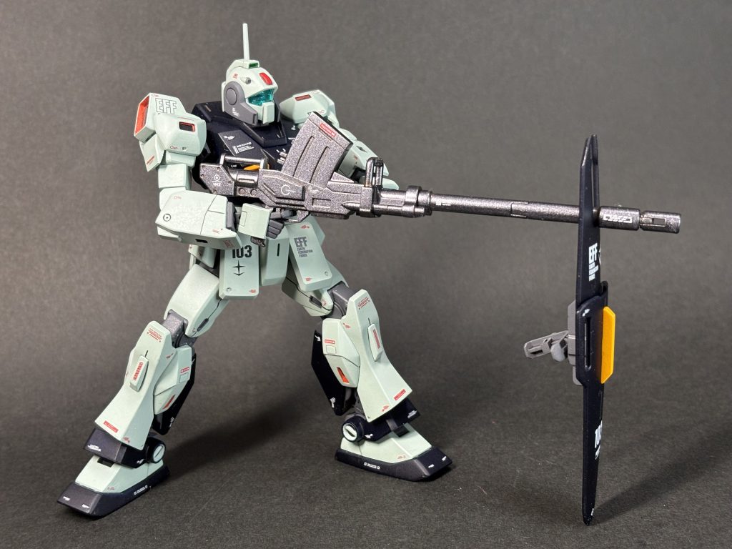 劇中使用の170mmキャノン製品化されてないのでHGUC陸戦型ガンダムから180mmキャノン借り。やっぱシールド固定はお約束。