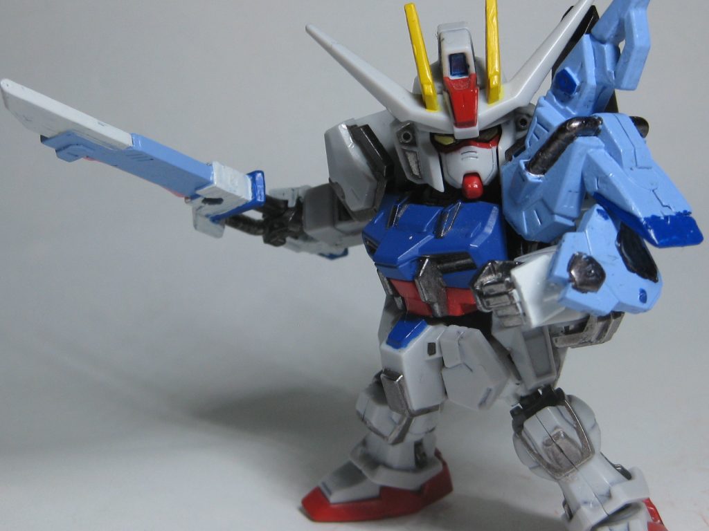 ソードストライカーのグレー部分は、ストライクガンダムと同じくガンダムマーカーEXのヘビーガンメタリックを使用してます。