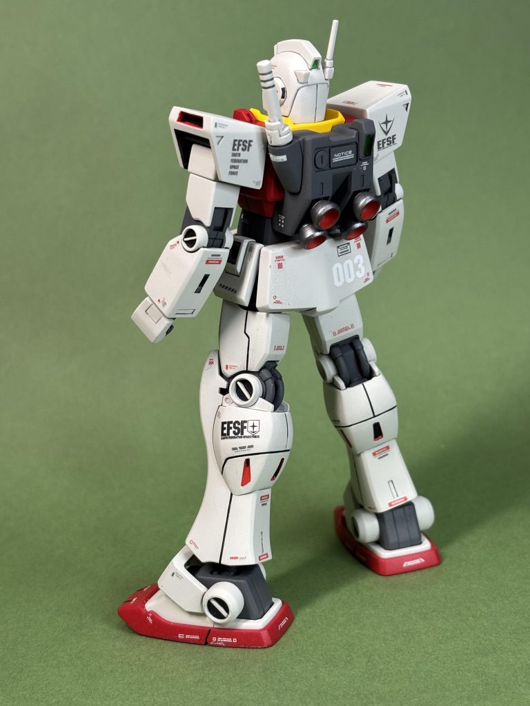 スラスターはガンメタル。バーニアはシャインレッド。