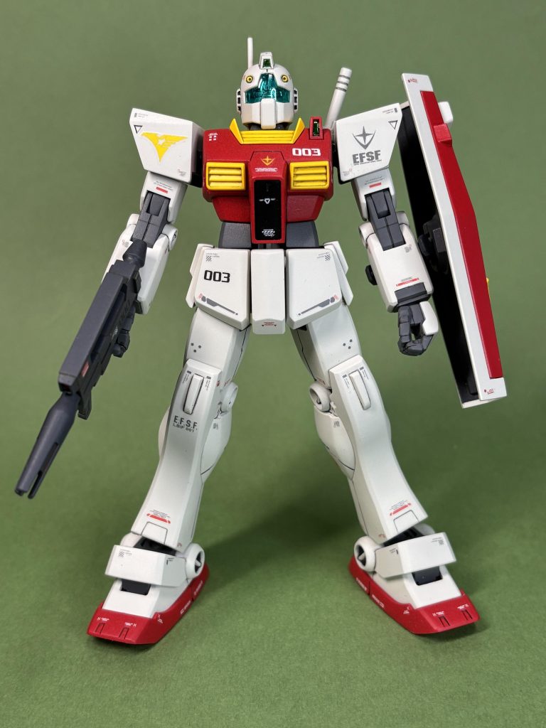 バイザー内はガンダムマーカーのメッキシルバーで塗装。反射感がいい!