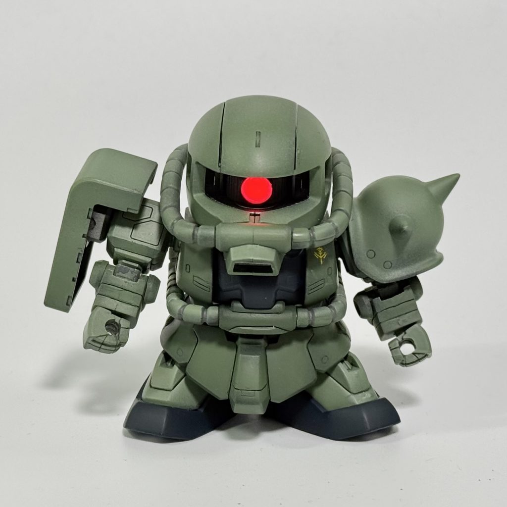 正面です。水性ホビーカラーで全塗装してます。先に暗色で塗ってから、その上に明るい色を重ねてグラデーション気味に塗装してます。