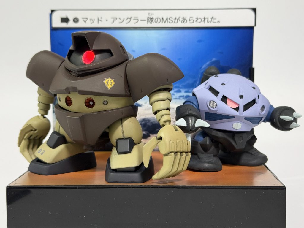 ズゴックと共に。元は同じGジェネレーションFシリーズのキットですが、ズゴックの方がだいぶ小さいですね。