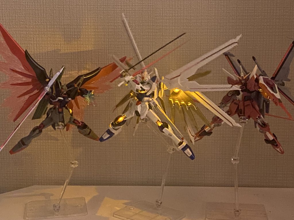 「正義」は移ろうもの「運命」は抗うもの───「自由」は 獲るもの!