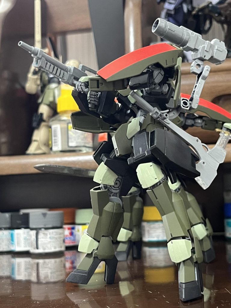 グレイズリッターキャノンは新しくキャノンを装備し、機動力を上げる為グレイズリッターを使っている設定ですまた命中率をあげるためモノアイは剥き出しです