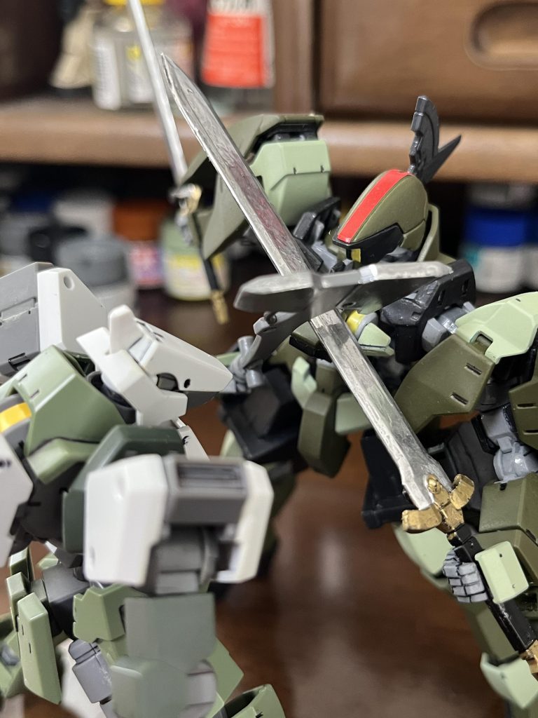 鉄華団とは戦っていない設定ですがもし戦っていたら二刀流で苦戦させていたり、圧倒的な火力で封じ込めるのかなと思ってます^ ^