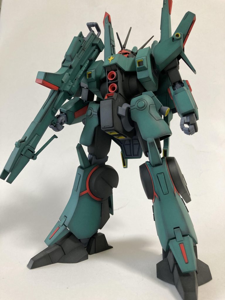 かなり大型の機体だけあって、完成後はなかなかの存在感です画像だと分かりにくいのですが、手首カバーを自作しています