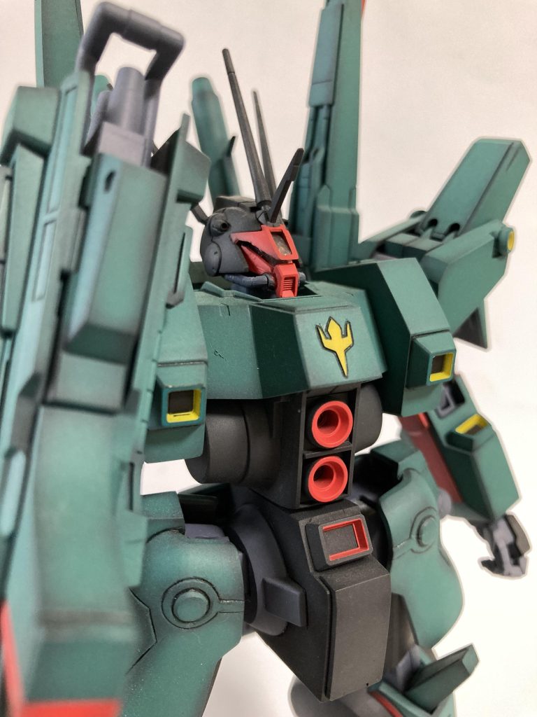 スラスター内側が赤だったり黄だったり…