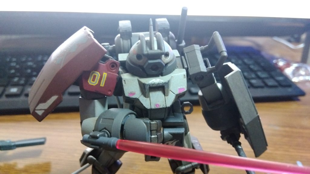 加工やら、そういうのはしてないけど、ちょっとパーツの追加だけで強そうに見えるからガンプラは面白い。ビームサーベルは弟の放棄してたガンプラのジャンク品から拝借。あいつ、何も言わんなぁ……