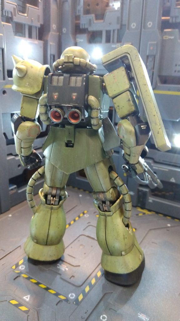 ガワラ曲げが出来るわ、合わせ目も少ない、ハンドパーツも豊富、可動良好の良いザク